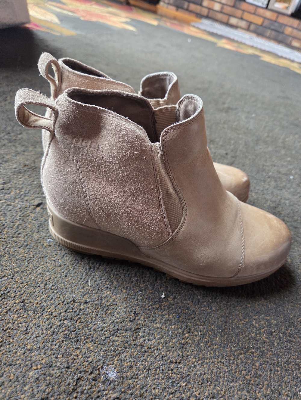 Sorel Women’s Taupe Suede Wedge Ankle Booties